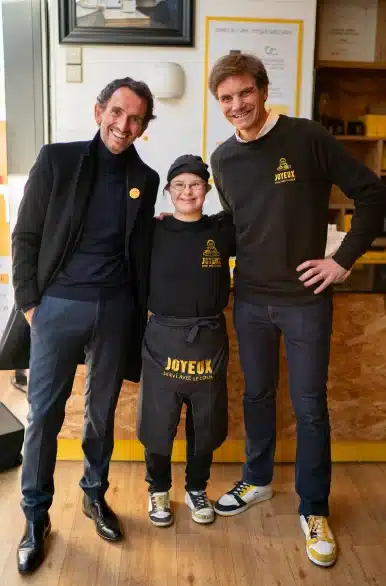 Alexandre Bompard lors de la présentation du partenariat avec la marque Café Joyeux au café-restaurant du 144 avenue des Champs Élysées, Paris. Carrefour renforce son soutien en faveur de l’insertion des personnes en situation de Handicap en proposant à ses clients une offre inédite de la marque Café Joyeux. L’entreprise d’intérêt général solidaire et inclusive œuvre pour employer et former en milieu ordinaire des équipiers porteurs de Trisomie 21 ou présentant un trouble du spectre de l’autisme.