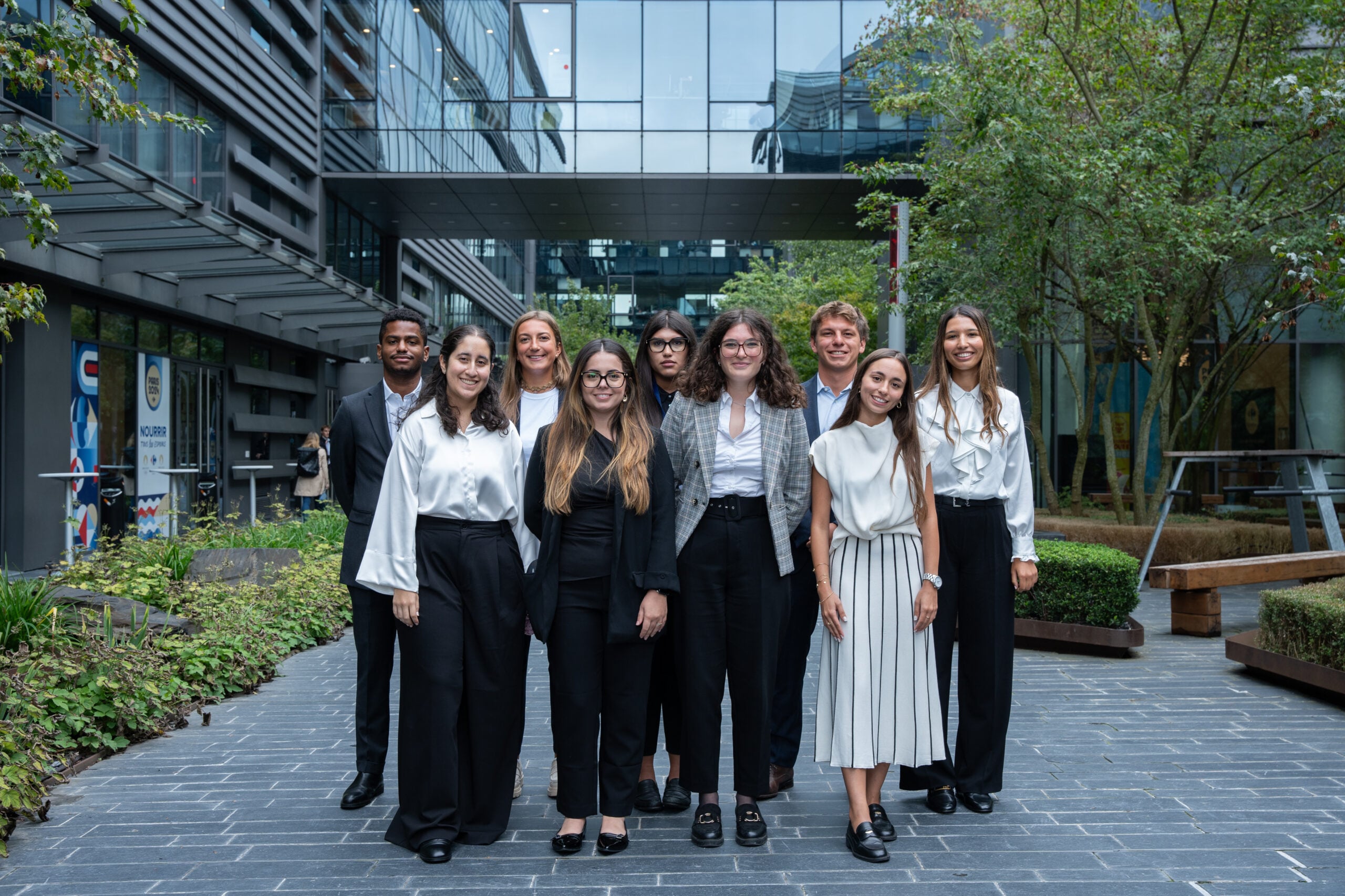 Photo de groupe de la promotion 2024 des Graduate programme Finance