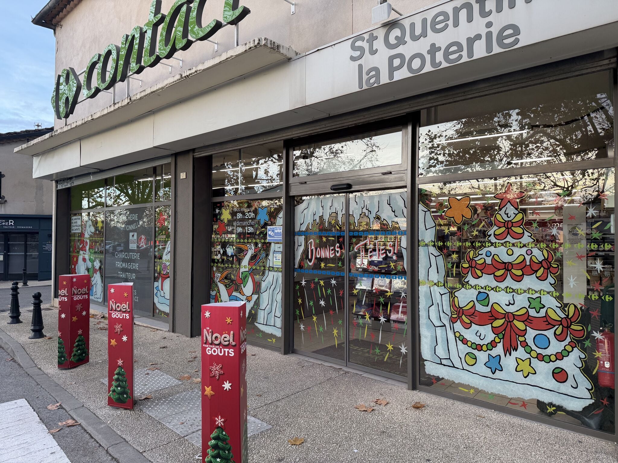 Devanture Carrefour Contact de St Quentin la Poterie dans le Gard
