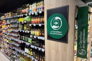 Rayon de magasin avec la signalétique Le Carrefour des 