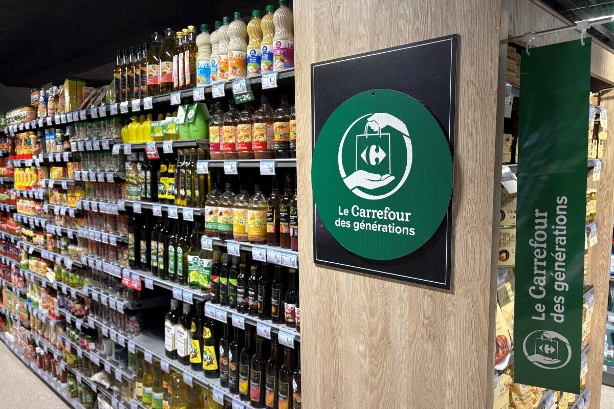 Rayon de magasin avec la signalétique Le Carrefour des
