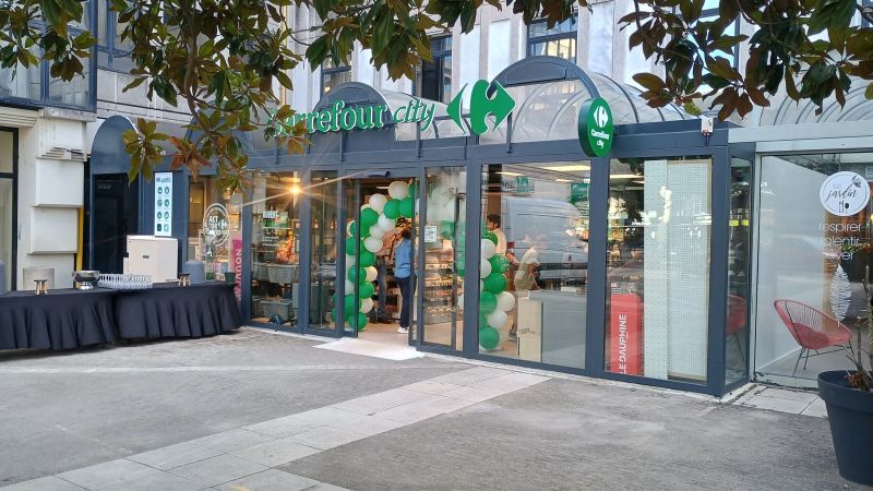 photo d'une devanture d'un carrefour city